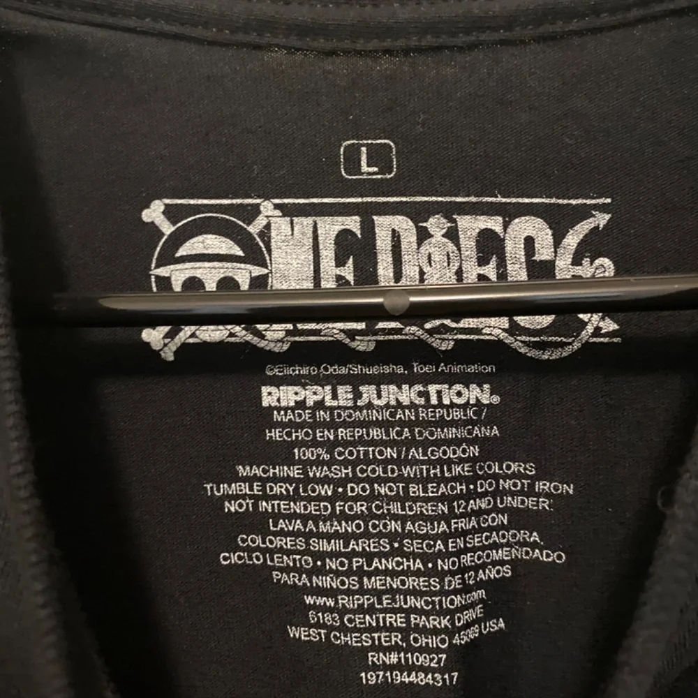 One Piece Black Graphic Tee Shirt Large - Picture 2 of 4